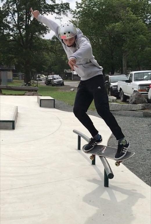 acadia/skating/skate3.jpg