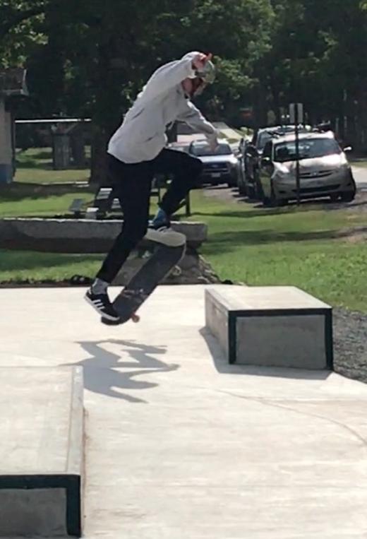 acadia/skating/skate4.jpg